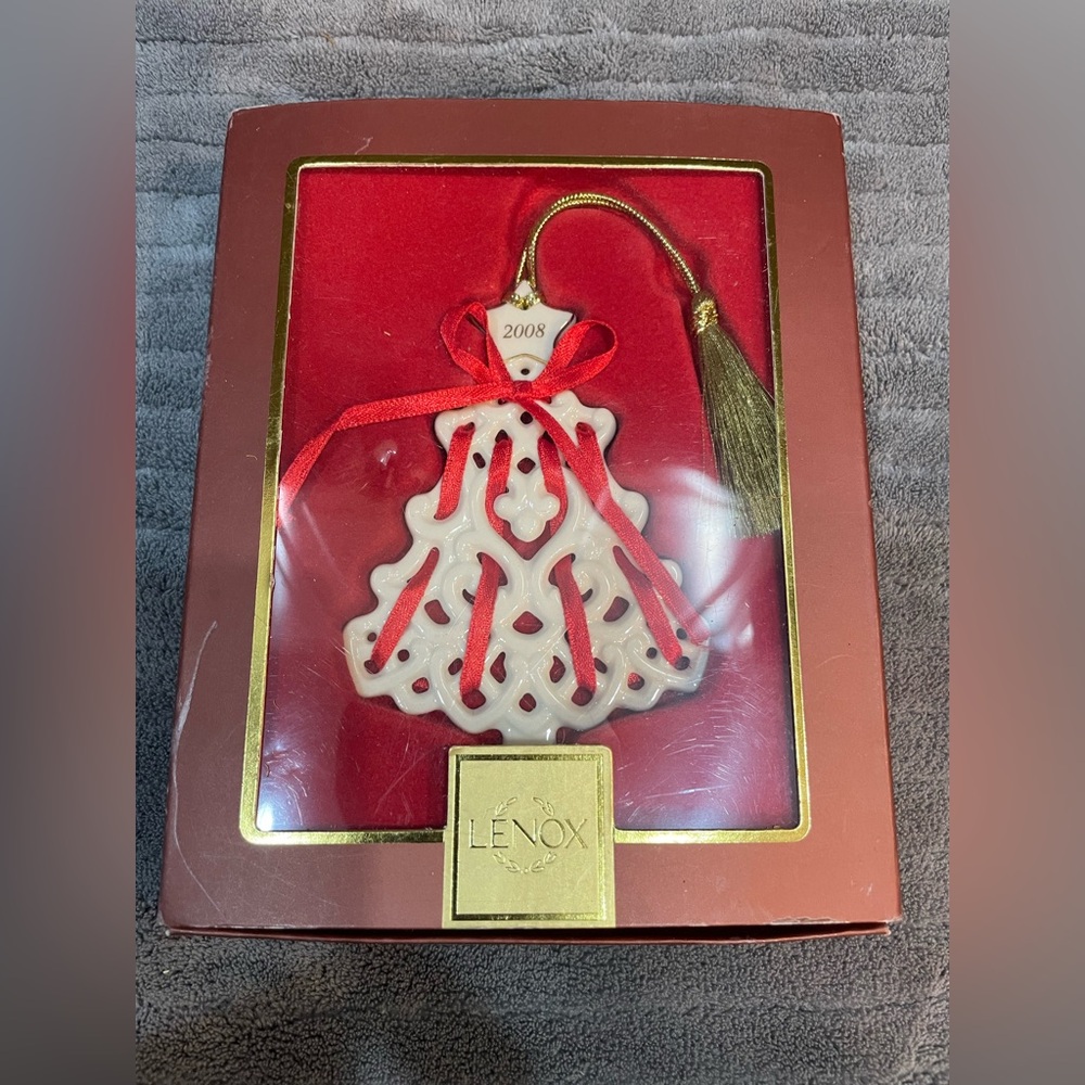 Vintage 2008 Lenox Christmas Wrapping Tree Christmas Tree Ornament in Box